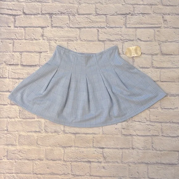 Altar’d State Pleated Mini Skirt Blue and White Plaid Size Medium NWT - Picture 2 of 9